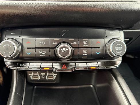 Used 2023 Dodge Durango SXT Launch Edition RWD image 21