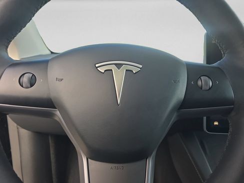 Used 2024 Tesla Model Y Long Range AWD/4WD image 12