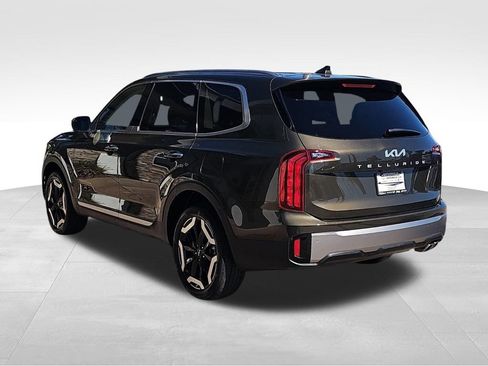 Used 2025 Kia Telluride S FWD image 5