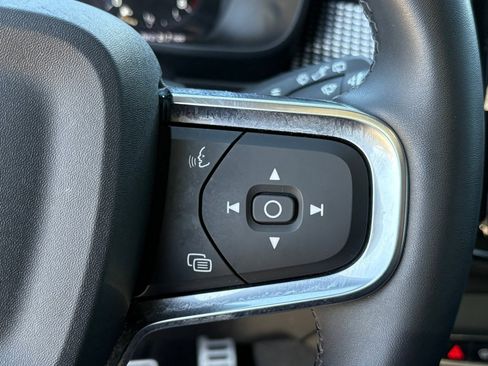 Used 2022 Volvo XC40 T5 R-Design w/ Advanced Package image 15