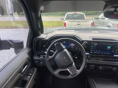 Used 2024 Chevrolet Silverado 2500 ZR2 w/ Technology Package AWD/4WD image 11