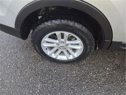 Used 2015 Ford Explorer XLT w/ Equipment Group 202B image 11