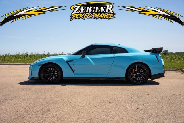 Used 2017 Nissan GT-R Premium AWD/4WD image 4