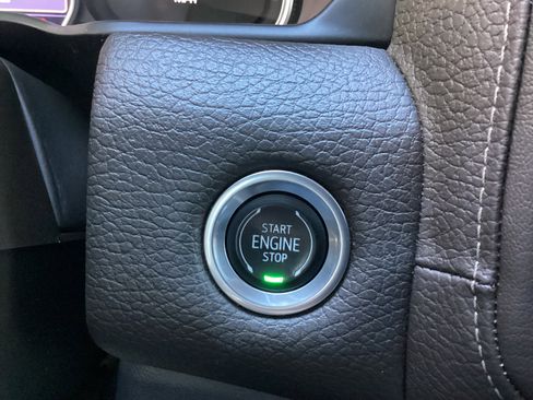 Used 2021 GMC Yukon XL Denali w/ Denali Premium Package image 47