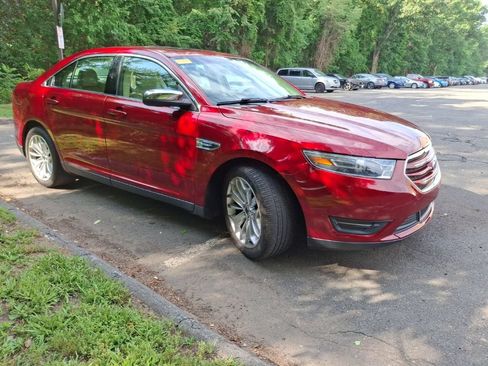 Used 2017 Ford Taurus Limited FWD image 3