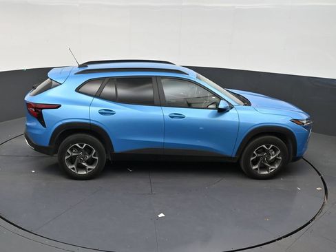 Used 2025 Chevrolet Trax LT FWD image 16