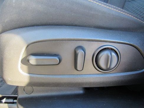 Used 2021 GMC Terrain SLE w/ Driver Convenience Package image 12