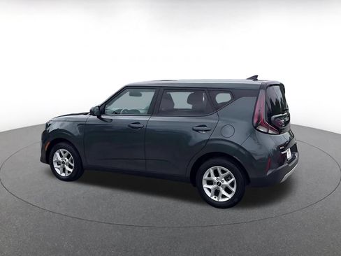 Used 2025 Kia Soul LX w/ LX Technology Package FWD image 9