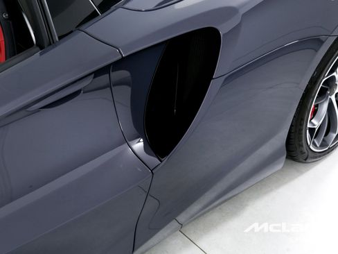 Used 2025 McLaren Artura Spider image 31