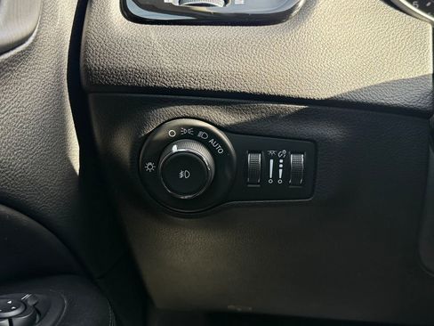 Used 2020 Jeep Compass Latitude image 17