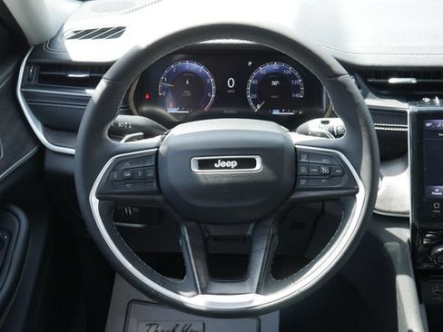 Used 2023 Jeep Grand Cherokee Limited AWD/4WD image 13