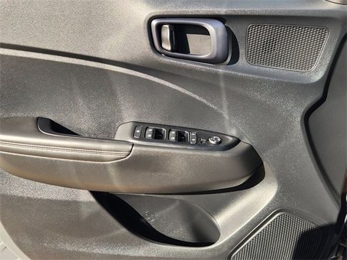 Used 2025 Hyundai Venue Limited image 22