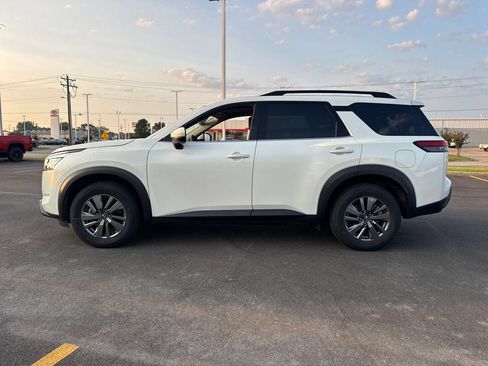 Used 2024 Nissan Pathfinder SV AWD/4WD image 3