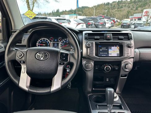 Used 2018 Toyota 4Runner SR5 Premium image 15