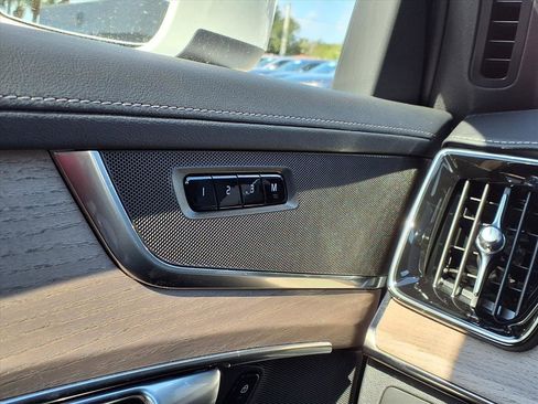 New 2026 Volvo XC90 B5 Core w/ Protection Package Premier image 18