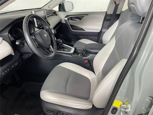 Used 2019 Toyota RAV4 XLE Premium image 2