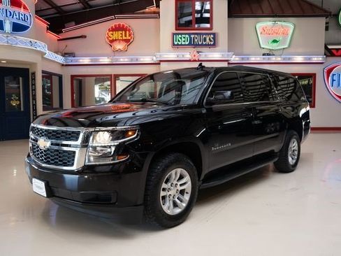 Used 2020 Chevrolet Suburban LT image 2