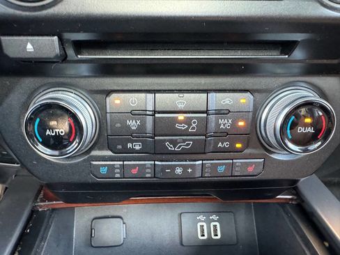 Used 2016 Ford F150 Limited image 31