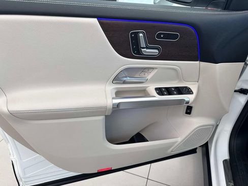 Used 2021 Mercedes-Benz GLB 250 image 19