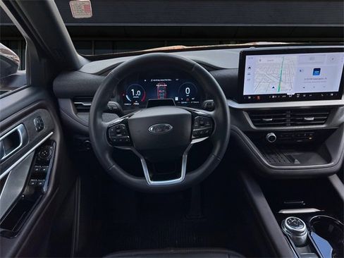 Certified 2025 Ford Explorer Platinum w/ Ultimate Package image 12