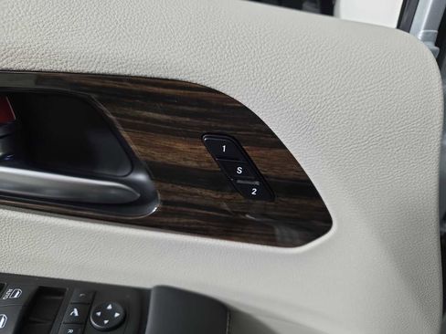 Used 2024 Chrysler Pacifica Limited image 25