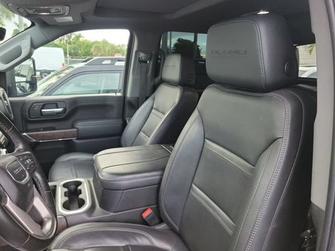 Used 2023 GMC Sierra 2500 Denali w/ Denali Black Diamond Edition AWD/4WD image 11