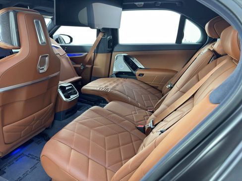 Used 2023 BMW i7 xDrive60 image 55