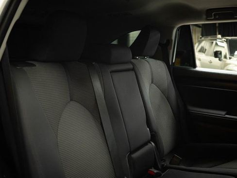 Used 2021 Toyota Highlander LE AWD/4WD image 17