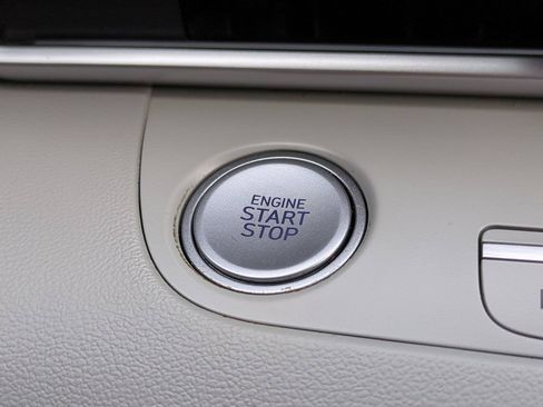 Used 2023 Hyundai Elantra Limited w/ Preferred Accessory Package FWD image 28
