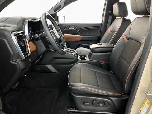 Certified 2024 GMC Canyon AT4 w/ Technology Package AWD/4WD image 8