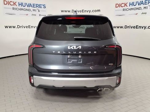 Used 2024 Kia Telluride EX w/ EX Captain's Chair Package AWD/4WD image 5