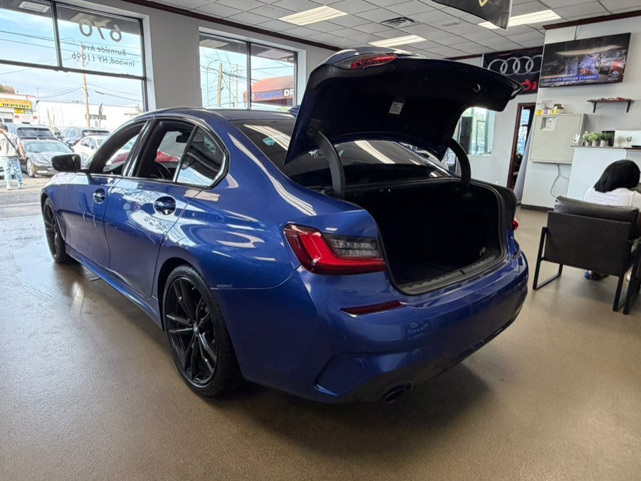 Used 2022 BMW 330i Sedan w/ M Sport Package RWD image 17