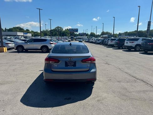 Used 2018 Kia Forte S w/ S Technology Plus Package FWD image 4