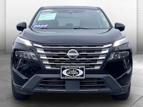 Used 2025 Nissan Rogue SV AWD/4WD image 2