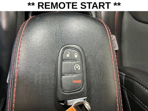 Used 2020 Jeep Cherokee Trailhawk w/ Cold Weather Group AWD/4WD image 8