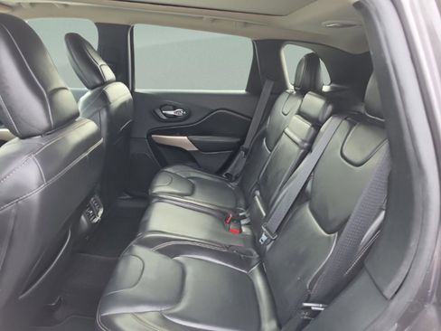 Used 2018 Jeep Cherokee Limited FWD image 19