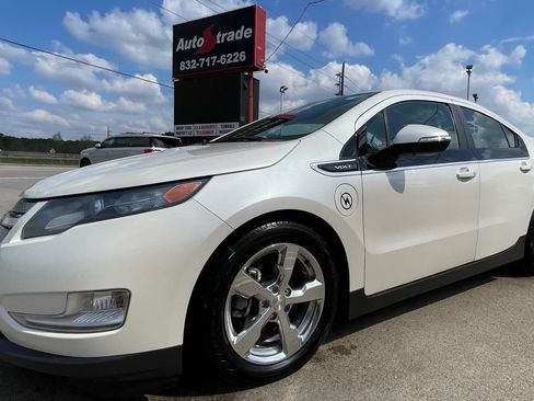 Used 2014 Chevrolet Volt Premium w/ Premium Trim Package FWD image 4