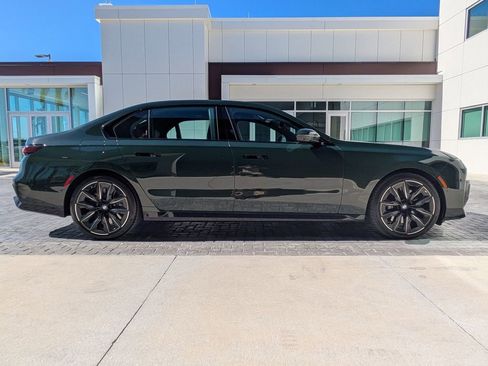 Used 2025 BMW 760i xDrive w/ Executive Package image 4
