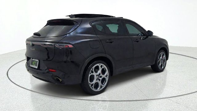 Used 2024 Alfa Romeo Tonale Veloce AWD/4WD image 8
