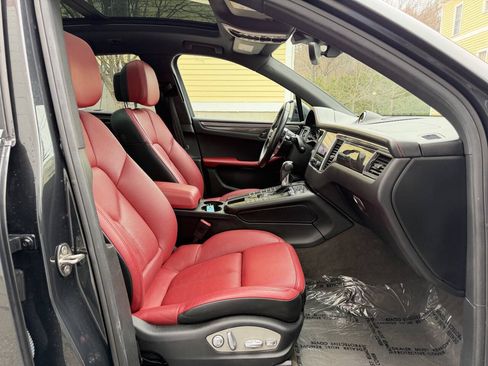 Used 2018 Porsche Macan AWD/4WD image 22
