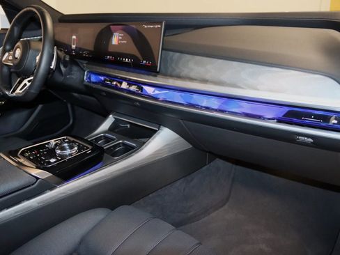 Used 2023 BMW 760i xDrive image 72