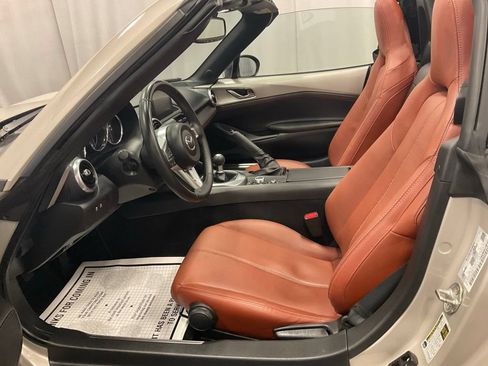 Used 2023 MAZDA MX-5 Miata Grand Touring RWD image 5