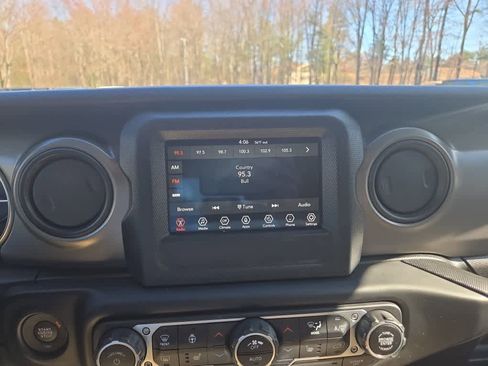 Used 2023 Jeep Wrangler Unlimited w/ Cold Weather Group AWD/4WD image 29