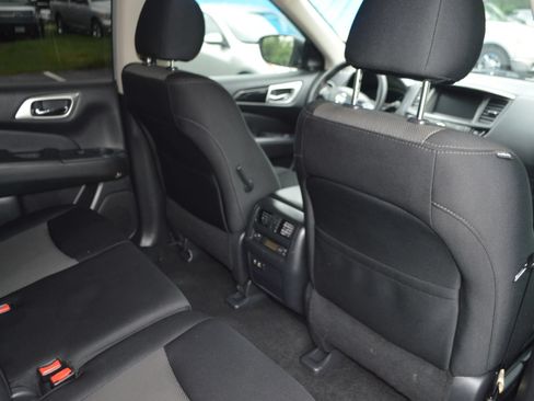 Used 2019 Nissan Pathfinder SV AWD/4WD image 27