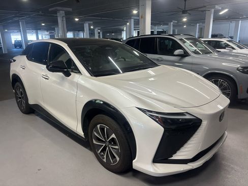 Used 2023 Lexus RZ 450e Premium w/ Technology Package image 2