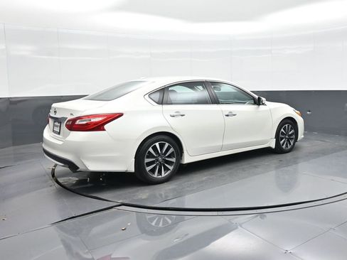 Used 2016 Nissan Altima 2.5 SL w/ 2.5 Technology Package image 8