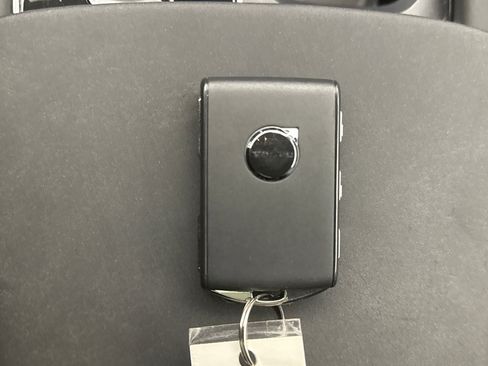 Used 2025 Volvo XC90 B6 Plus image 10