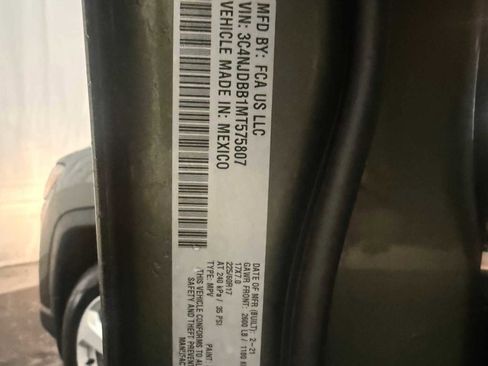 Certified 2021 Jeep Compass Latitude image 38