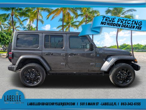 Used 2025 Jeep Wrangler Unlimited Sahara w/ Safety Group AWD/4WD image 2