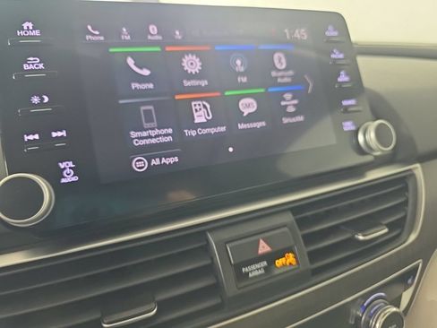 Used 2018 Honda Accord EX image 17